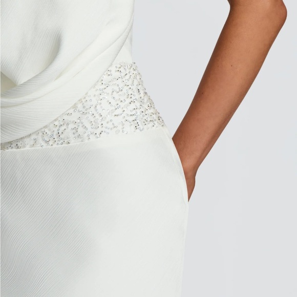 Elegant White Backless Gown - Picture 3 of 7